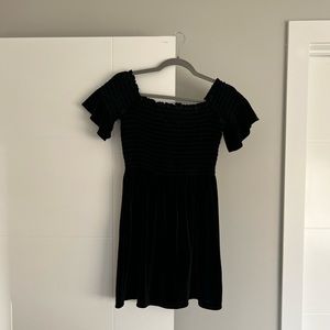 Urban Outfitters Off the Shoulders Velvet Mini Dress - M